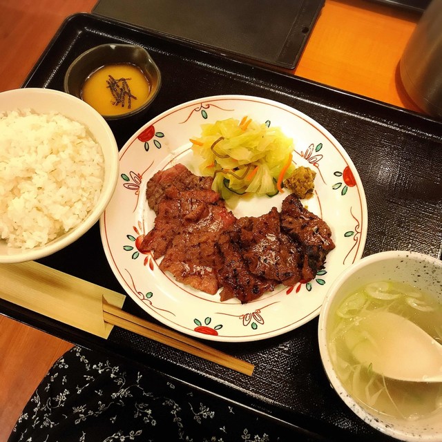 仙台 辺見 三宮店 せんだいへんみ 三宮 神戸市営 牛タン 食べログ