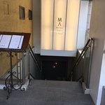 メイユー アヴニール ア トウキョウ - 入口に続く階段