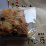 ブロンディ。紙袋の柄が可愛い♪