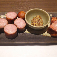 炉端焼レストラン 志古津 - 千歳産ベーコンとソーセージ（千歳ハム製）