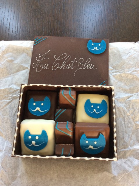 お店とチョコレートは変わらないけど紙袋がお洒落になりました By Denji Papa Au Chat Bleu Le Chat Bleu A Paris パリ チョコレート 食べログ