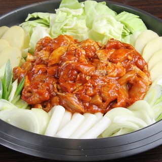 本格韓国料理を堪能！「タッカルビ」や「サムギョプサル」が人気