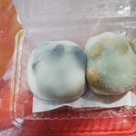 出町ふたば - (左)黒豆大福(右)福豆大福 各¥200