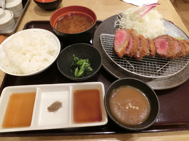 豚もいいが牛カツも食べてみたい By びしくれた 牛カツ京都勝牛 エキア北千住店 北千住 定食 食堂 食べログ