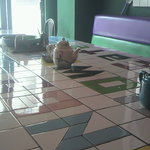 マンゴーシャワーカフェ - テーブルのタイルかわいい♡