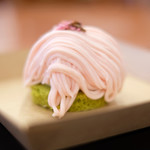 喫茶 北の郭 - ケーキセット 500円 の桜のモンブラン