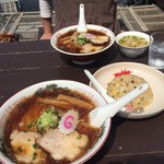 らーめんカフェ ワコー - 中華そば大、中華そば、チャーハンです。