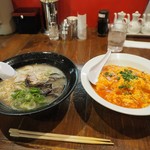 一香軒 - とんこつラーメン+玉子のチリソース丼