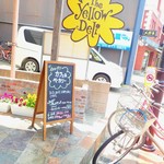 The Yellow Deli - 店の立て看の手作り感、でも洗練されてるあたりがいいミャ