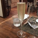 サラマンジェ ド ヨシノ - 友人のスパークリングはこれでもか！となみなみ。