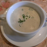 ビストロ ヴィノーブル - 温かい　ごぼうのスープ