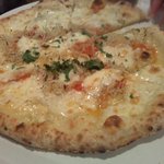 タヴォロッツァ - しらす・モッツァレラ・フレッシュトマトソースのピッツァ