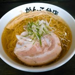 塩の青唐辛痛麺　９００円　大盛２玉は+２００円。１玉は130gとのこと。選べるチャーシューは豚バラ、柔らか長メンマは２本、青白葱のみ。