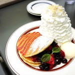 エッグスンシングス - ✦QUINTUPLE BERRY PANCAKES  1,450yen
               クインダブルパンケーキ