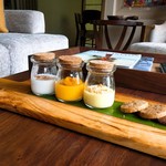 The Ritz Carlton - ウェルカムスイーツ。プリンとクッキーがはてしなく美味い。