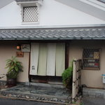 割烹 利助 - 落ち着いた店構え