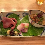魚のおいしさを伝道する店 春代 - お疲れ晩酌セットの旬鮮魚の刺身３種盛（鰹 + 活〆クチブトメジナ + ごまあじ）