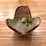 魚のおいしさを伝道する店 春代 - お疲れ晩酌セットの季節の小鉢（のれそれ）
