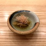 魚のおいしさを伝道する店 春代 - お疲れ晩酌セットの季節の小鉢（子持ち昆布）