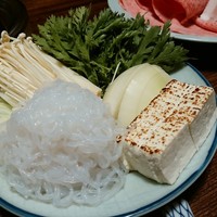 いし橋 - ザク（しらたき、春菊、玉ねぎ、葱、豆腐、えのき）