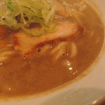 麺商人 - 雄々しく勇ましき、煮干し一本押し！ 清々しいまでの、遠慮のない煮干し押し！