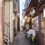 ファイ - 路地裏の奥へ