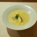 鮨 あらい - 筍、蛤出汁の玉子スープ