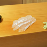 鮨 あらい - 明石のカレイ、あわびの肝ソース