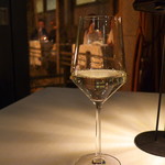 THE KAWABUN NAGOYA - 冷酒「河文」純米吟醸（￥990）。和をルーツに持つ店だから、日本酒からのスタートもアリだろう