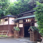 THE KAWABUN NAGOYA - （おまけ）こちらは料亭「河文」。香が焚き込められており、前を通るだけで豊かな気分に