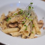 大島や - オイルサーディンとホワイトマッシュルームのペンネサラダ