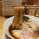 むぎとオリーブ - 麺リフトアップ