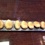 レストラン オネット - コースの最後は焼き立てプチマドレーヌ♬