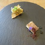 上:しらすのティアーナ、下: フォアグラクリスピーサンド