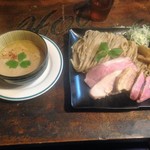 麺屋 Somie's - 「不手際があって…」と、サービスの具材があるのでデフォではありませんが、４/３０限定の濃厚鶏白湯つけ麺。