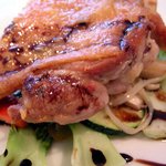 Ａのテーブル - 桜島鶏もも肉ロースト　アップ