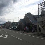 トラン・ブルー - お店の前はいつも行列です。