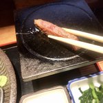 牛かつ なかい - レアなので好きな焼き具合にペレットで焼きます