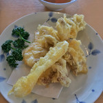 みのり家 - ミックス天ぷら(324円)