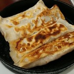 祥龍房 - 鉄鍋餃子です