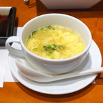 桔梗苑 - シンプルな玉子スープ。やや濃いめで明快な味付けは、個人的にも好み