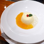 桔梗苑 - マスカルポーネのブラッドオレンジ＆シャンパンゼリー添え。お洒落！