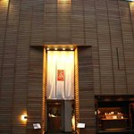 Ganso Hakata Mentaijuu - まるで「木箱」のような外観のお店です。