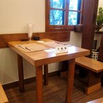 鮨榮 - 2人掛けのテーブル席