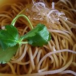 まん作 - 水晒しした軟白ネギと三つ葉を入れます…♡