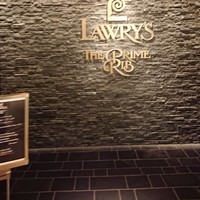 ロウリーズ・ザ・プライムリブ 恵比寿ガーデンプレイス店 - 入り口