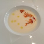 ザ フレンチ ブルー - 新玉葱のスープ、香ばしい静岡産桜海老の素揚げが合う！