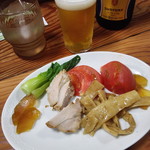 なにや - プレミアムモルツとサービスのつまみ