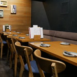 YAOCHO-BAR - 広々とご利用できるテーブル席