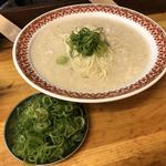 駅前豚骨ラーメン ニネンヤ - 